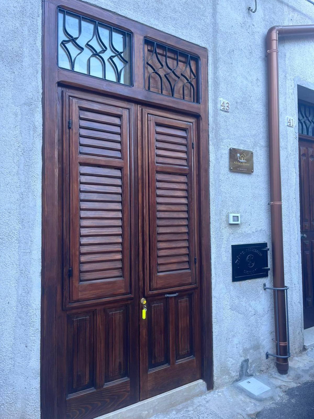 Silvia's House